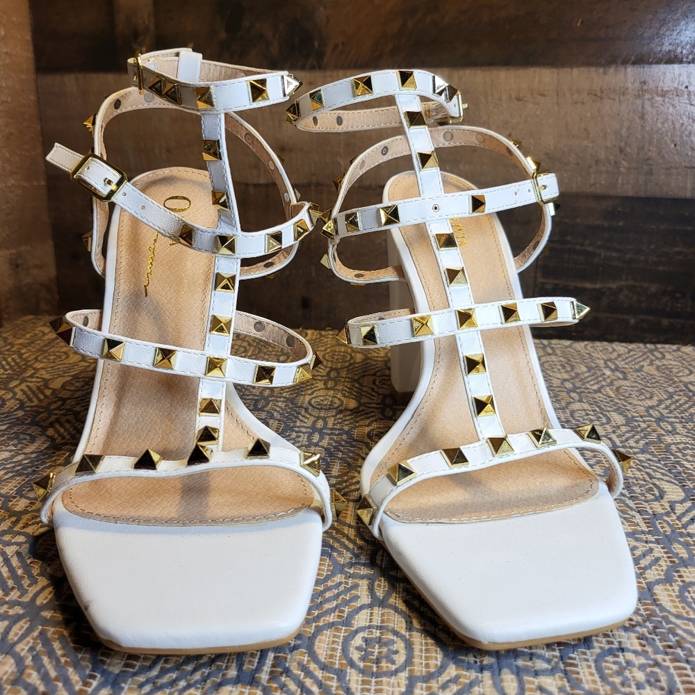 ❤️❤️ NWOB OLIVIA ZIMMERMAN white sexy studded strap chunk heel❤️❤️